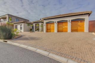 5 Bedroom Property for Sale in Deo Gracia Western Cape